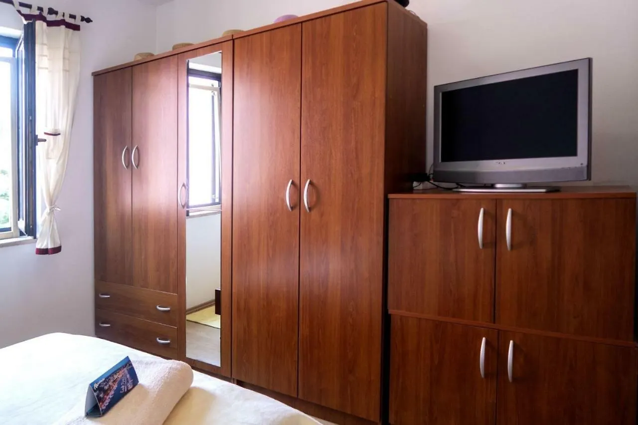 Apartment In Malinska 34911